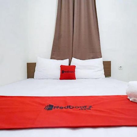 RedDoorz near Ekowisata Mangrove Belawan Hotel Bagian luar foto