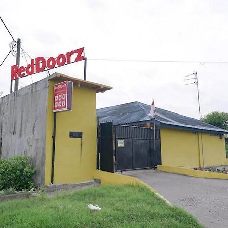 RedDoorz near Ekowisata Mangrove Belawan Hotel Bagian luar foto