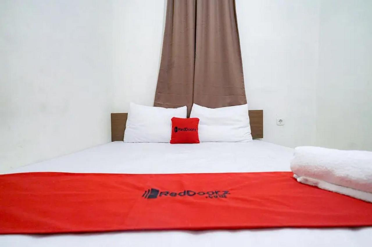 RedDoorz near Ekowisata Mangrove Belawan Hotel Bagian luar foto