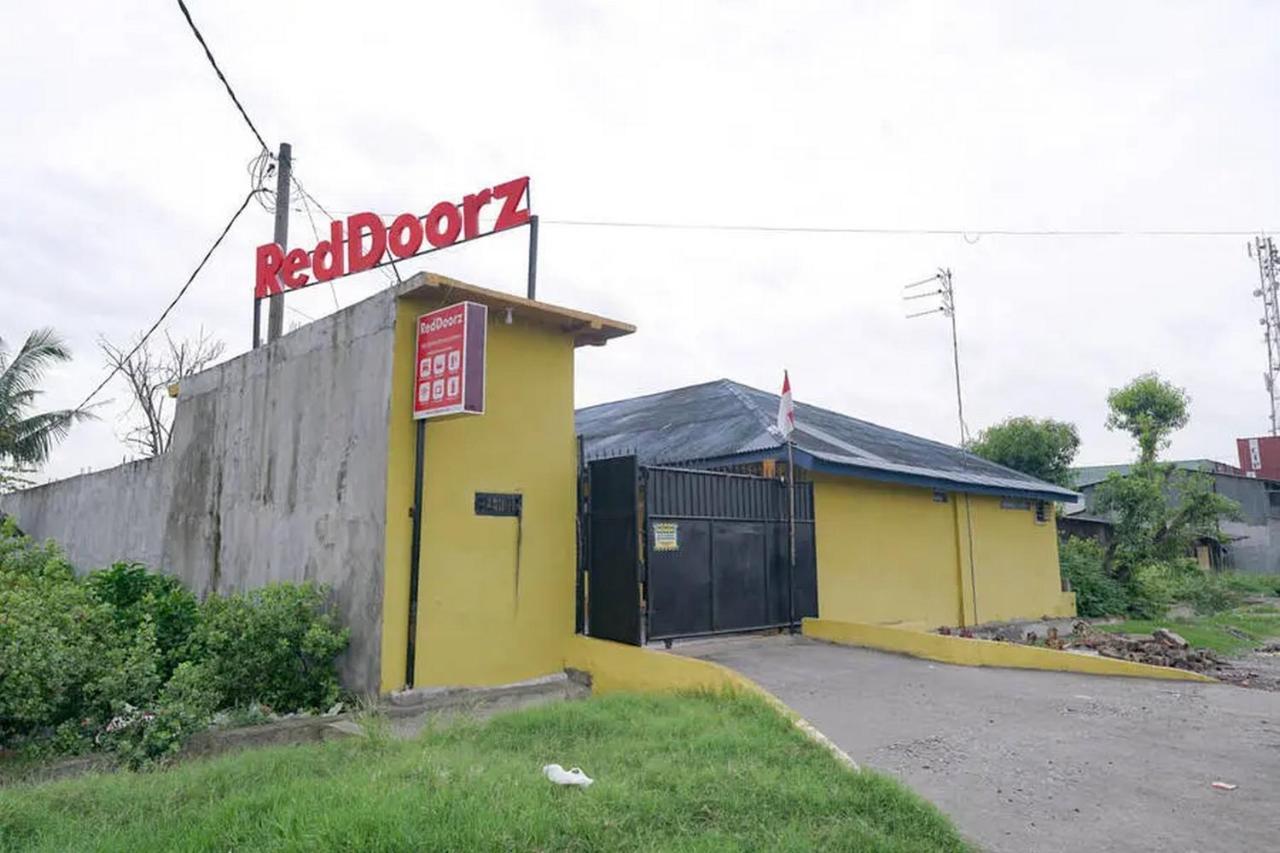 RedDoorz near Ekowisata Mangrove Belawan Hotel Bagian luar foto