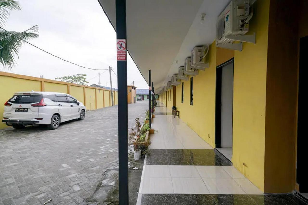 RedDoorz near Ekowisata Mangrove Belawan Hotel Bagian luar foto
