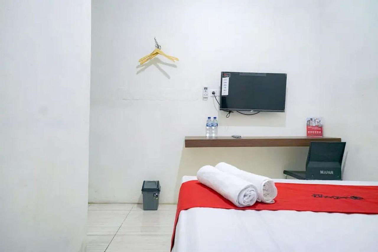 RedDoorz near Ekowisata Mangrove Belawan Hotel Bagian luar foto
