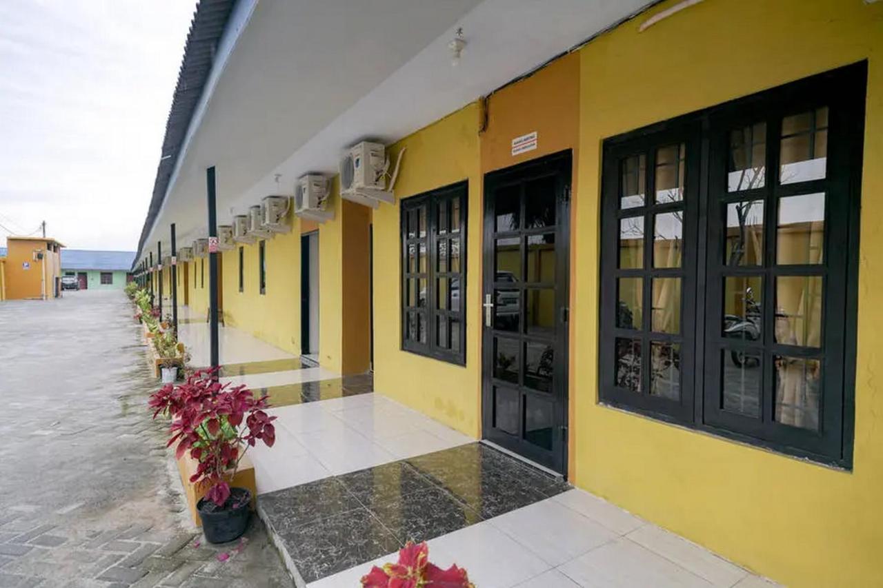RedDoorz near Ekowisata Mangrove Belawan Hotel Bagian luar foto