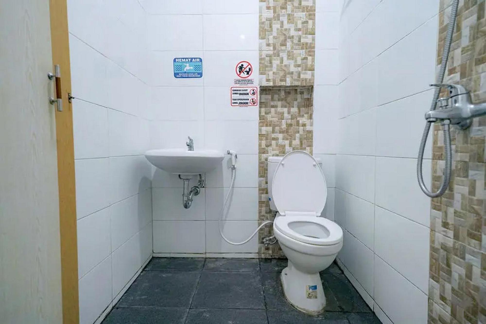 RedDoorz near Ekowisata Mangrove Belawan Hotel Ruang foto